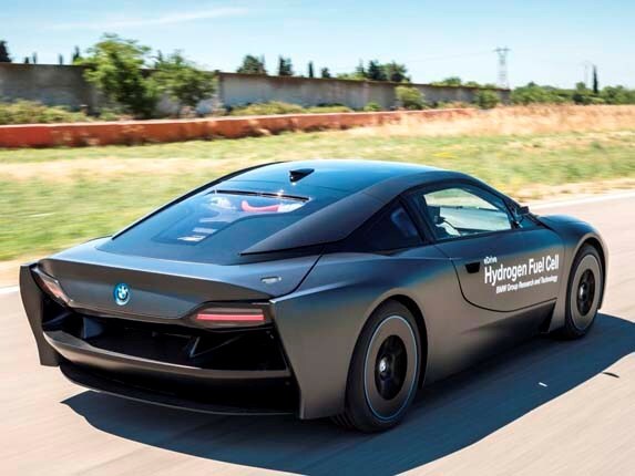 bmw-i8-fcv-prototype-rear-action2-600-001
