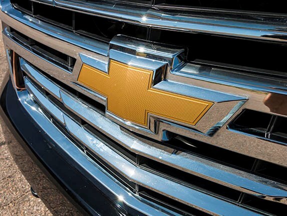 2015-chevrolet-suburban-yellowstone-day-8-clean-badge-600-001
