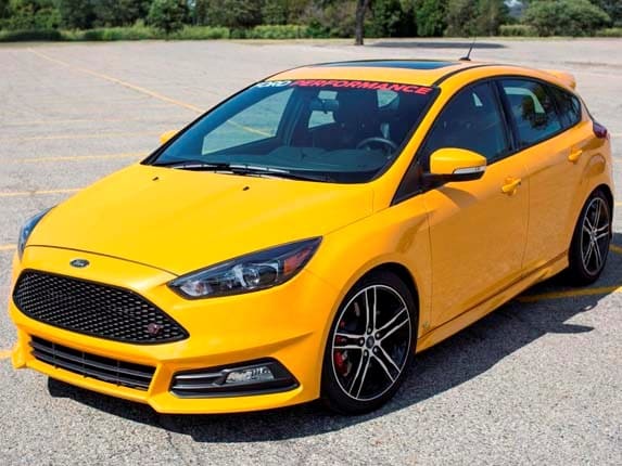2015-ford-focus-st-front-static1-lead-600-001