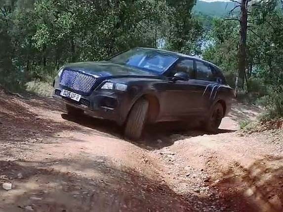 2017-bentley-bentayga-prototype-testing-front-action8-600-001
