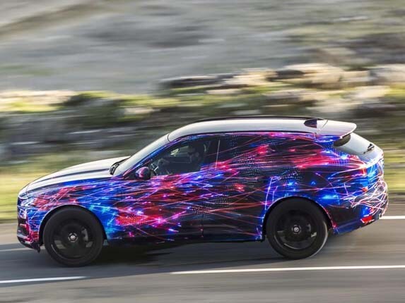 2017-jaguar-f-pace-prototype-pan-action1-600-001