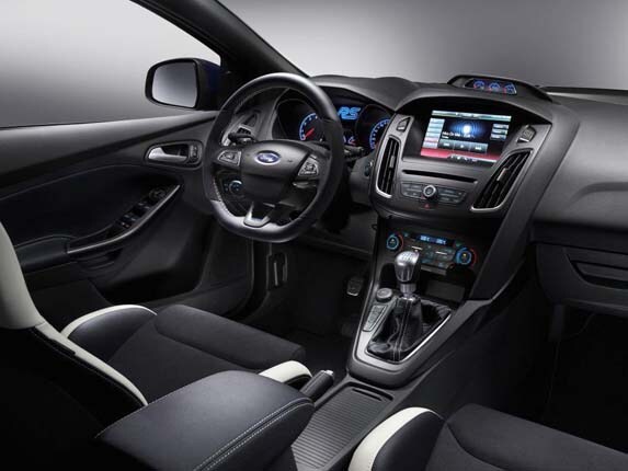 2016-ford-focus-rs-interior-front-dash1-600-001