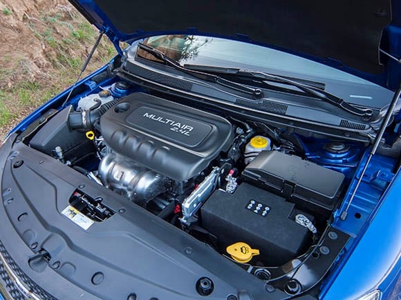 2015-chrysler-200s-engine-01-600-001
