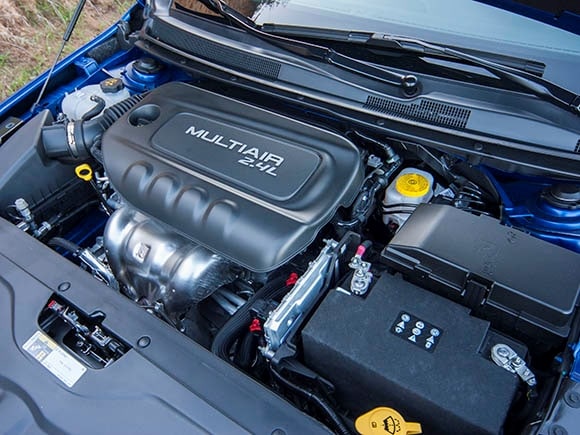 2015-chrysler-200s-engine-02-600-001