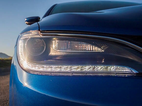 2015-chrysler-200s-exterior-detail-05-600-001