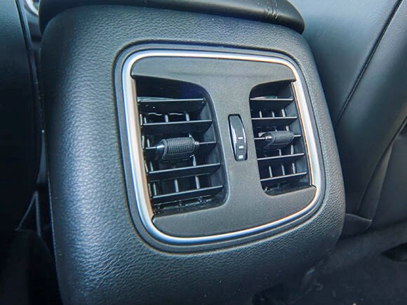 2015-chrysler-200s-interior-07-600-001