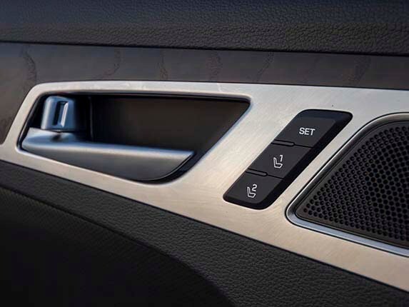 2015-hyundai-genesis-long-term-interior-16-600-001