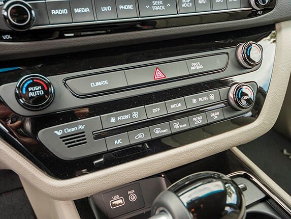 2015-kia-sedona-sx-long-term-interior-22-600-001