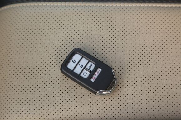 2016-honda-civic-first-review-oem-26-600-001