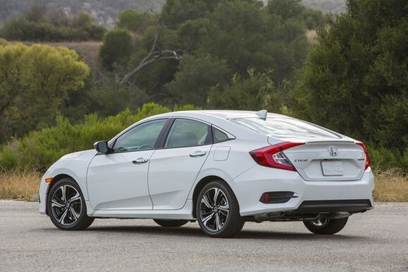 2016-honda-civic-first-review-oem-37-600-001