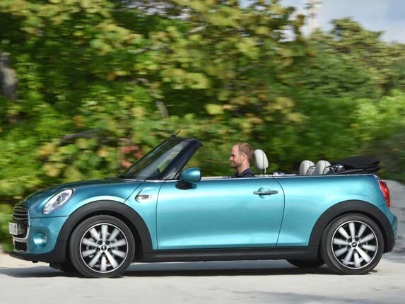 2016-mini-convertible-pan-action1-600-001