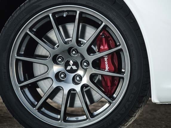 2016-mitsubishi-lancer-evolution-final-edition-wheel-tire-brake-detail1-600-001