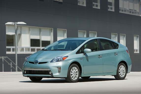 2012_toyota_prius_plugin_006-600-001