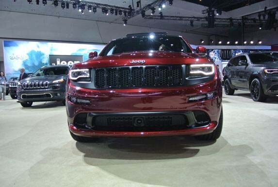 2016-jeep-gc-srt-night-live-3-600-001