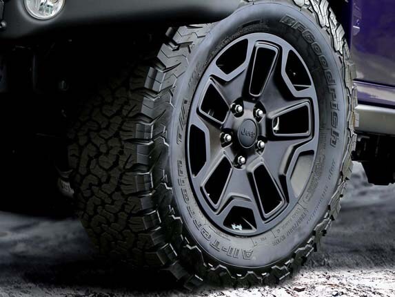 2016-jeep-wrangler-backcountry-wheel-tire-detail1-600-001