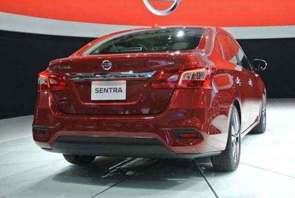 2016-nissan-sentra-live-26-600-001