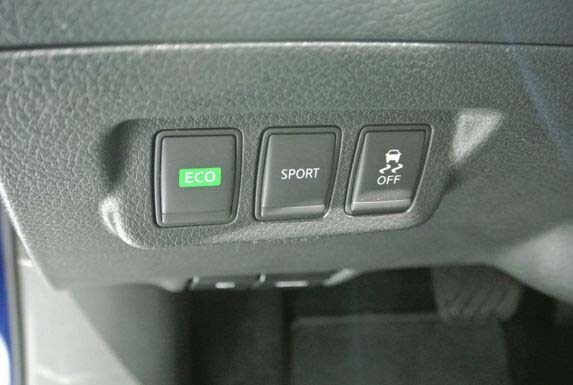 2016-nissan-sentra-live-33-600-001