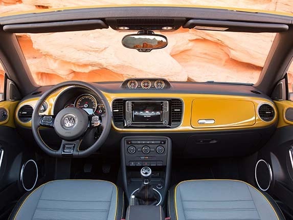 2016-volkswagen-beetle-dune-02-600-001