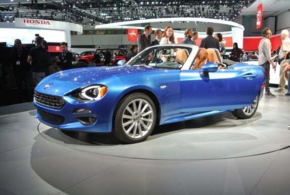 2017-fiat-124-spider-live5-600-001