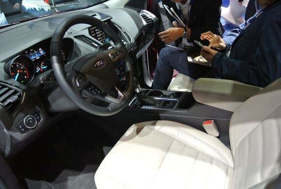 2017-ford-escape-reveal-22-600-001