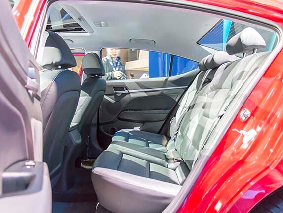 2017-hyundai-elantra-01-600-001
