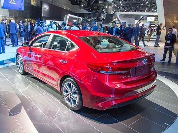 2017-hyundai-elantra-08-600-001