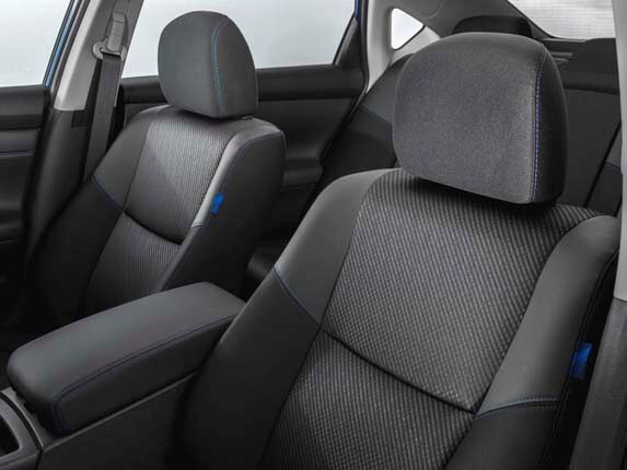 2016-nissan-altima-front-seat-detail-sr-600-001