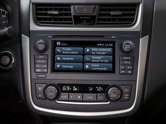 2016-nissan-altima-interior-center-stack-detail1-600-001
