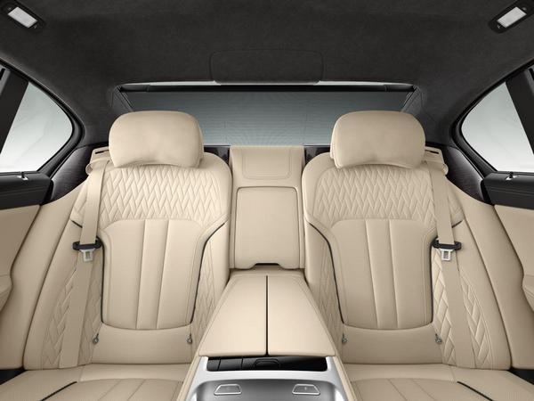10-2017-bmw-m760i-xdrive-1