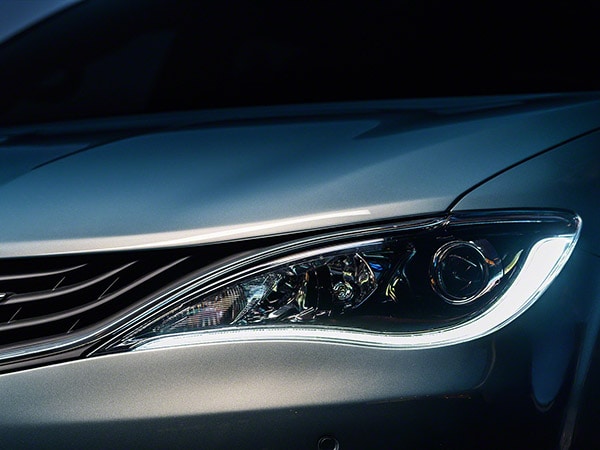 2017-Chrysler-Pacifica-Plug-In-Exterior-Headlight-1