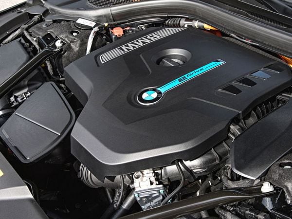 08-2017-bmw-74e-xdrive-iperformance-1