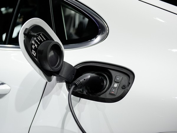 14-2018-porsche-panamera-4-e-hybrid-paris-1