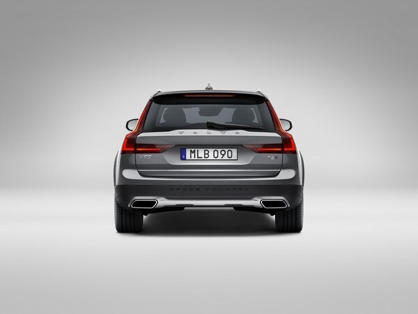 04-2017-volvo-v90-cross-country