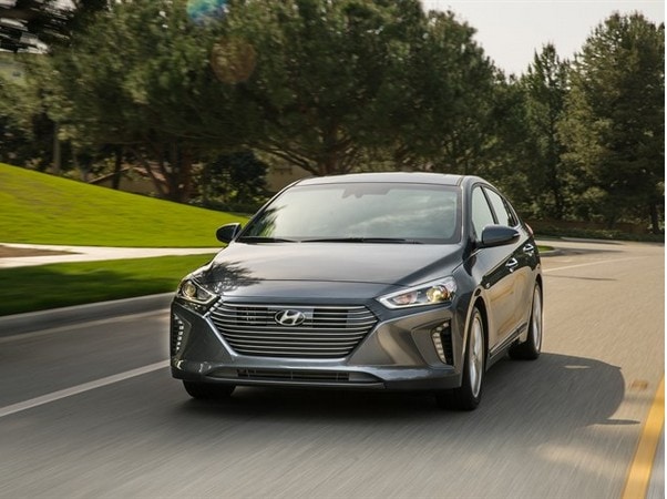 24-2017-hyundai-ioniq-oem-1