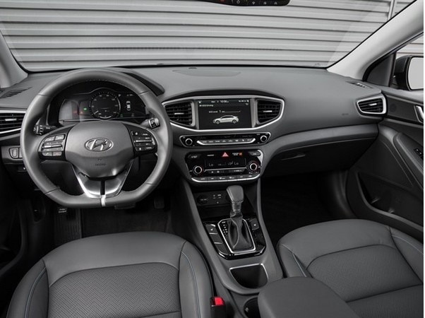 29-2017-hyundai-ioniq-oem-1