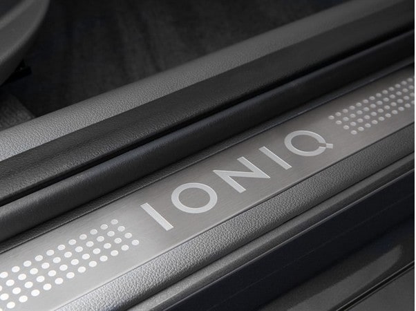 30-2017-hyundai-ioniq-oem-1