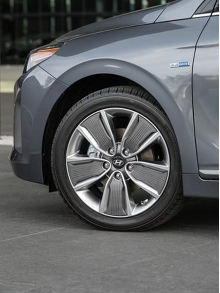 32-2017-hyundai-ioniq-oem-1