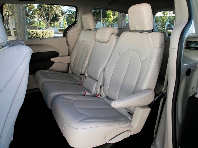 13-2017-chrysler-pacifica-best-buy-1