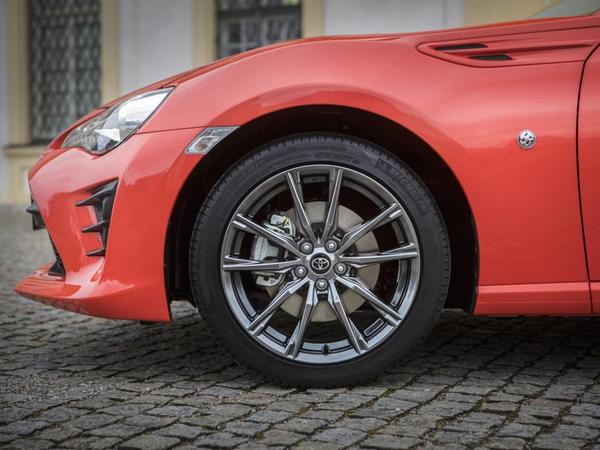 07-2017-toyota-86-860-special-edition-1
