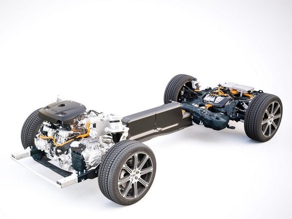 11-2018-volvo-xc60-t8-hybrid-powertrain-cutaway-1