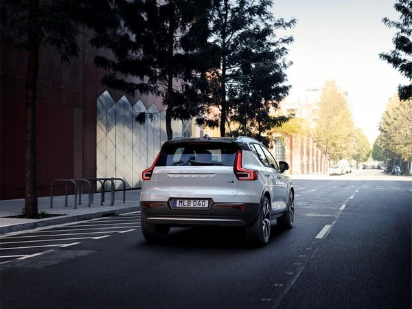 10-2019-volvo-xc40-oem-1