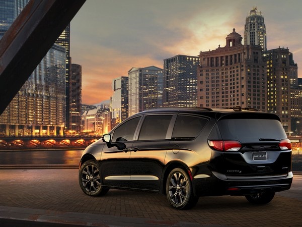03-2018-chrysler-pacifica-s-oem-1