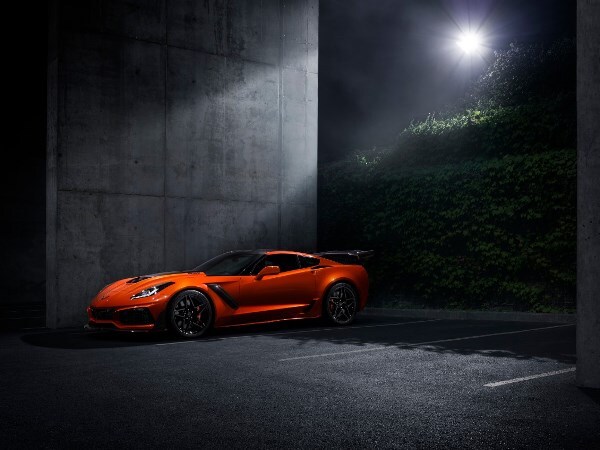 03-2019-chevrolet-corvette-ZR1-oem