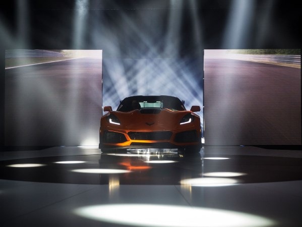 04-2019-chevrolet-corvette-ZR1-oem-1