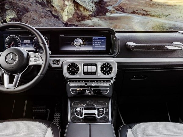 01-2019-mercedes-benz-g-class-interior-oem-1
