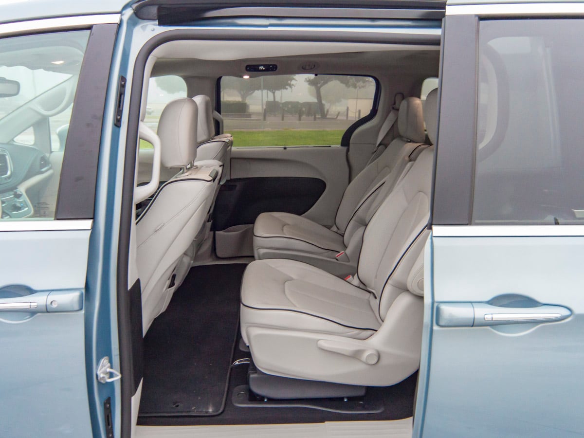 52-2017-Chrysler-Pacifica-eHybrid-Interior-KBB