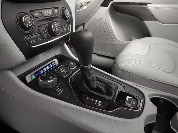 19-2019-jeep-cherokee-oem-1