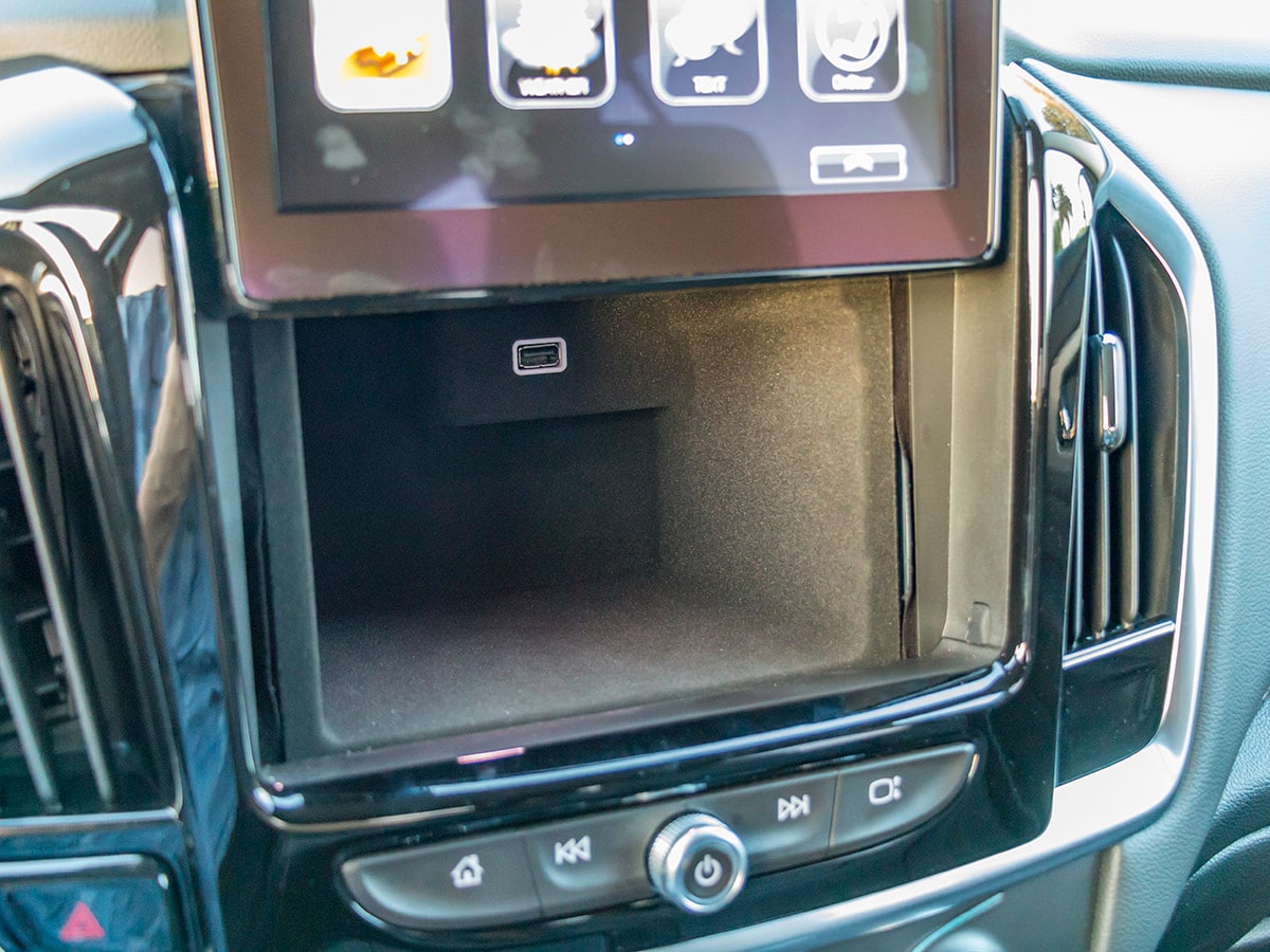 43-2018-Chevrolet-Traverse-Interior-KBB