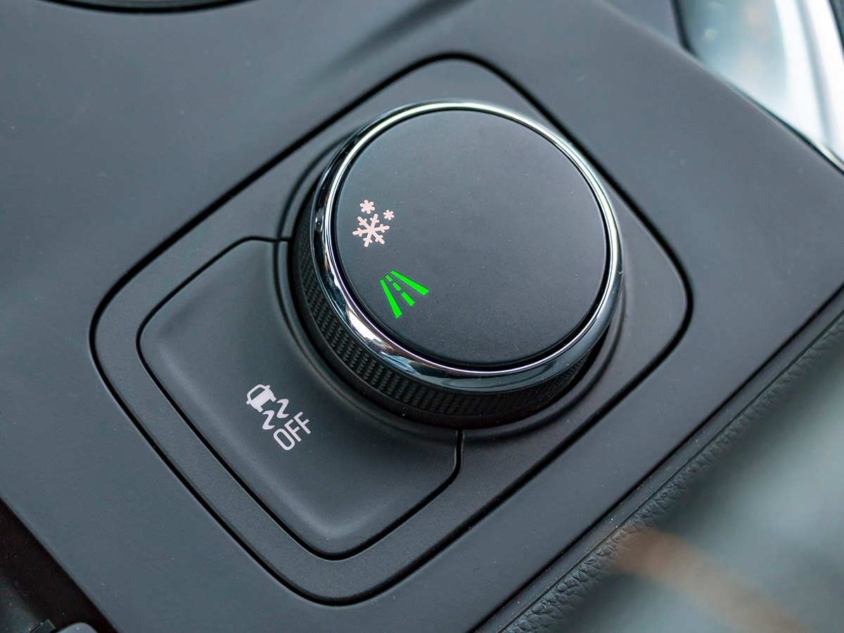 49-2018-Chevrolet-Traverse-Interior-KBB