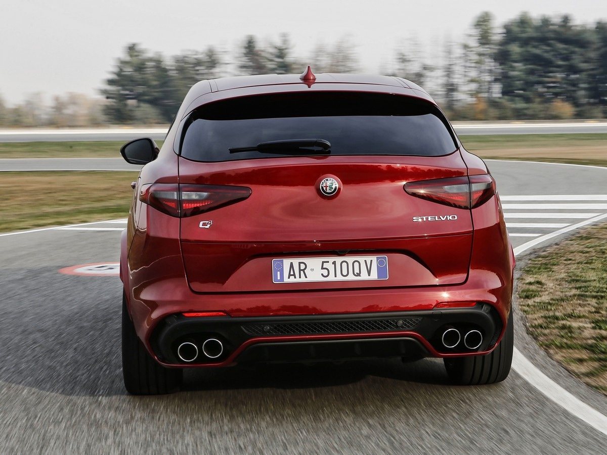 04-2018-alfa-romeo-stelvio-quadrifoglio-oem-2